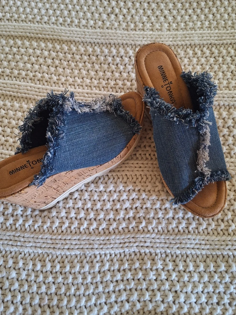 Minnetonka Women's Denim Fringed Slide Wedges Size 6